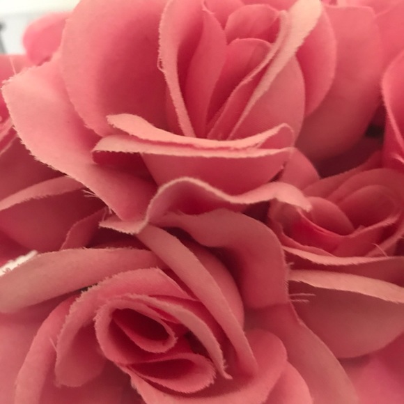Faux pink Roses - Picture 2 of 4